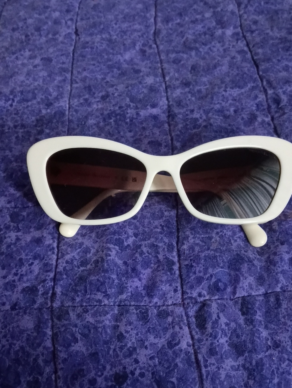 CHANEL White Cat-Eye Sunglasses with Dark Lenses